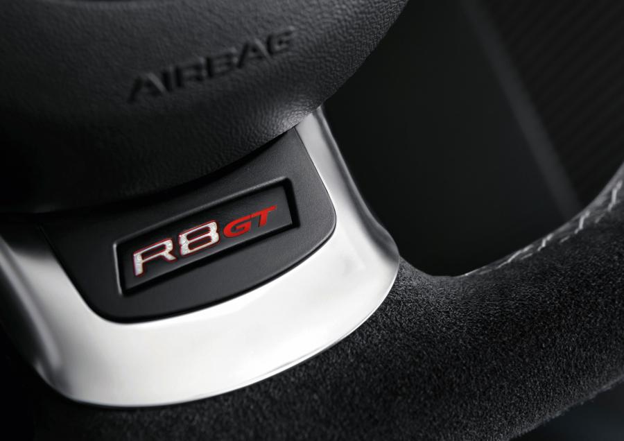 Детали интерьера Audi R8 GT Spyder 2011 года  (EU) (фото 26 из 31)